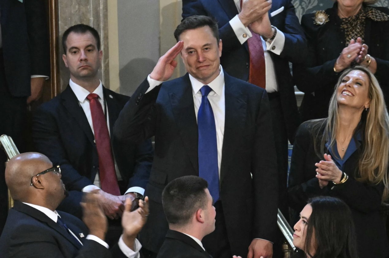 马斯克大刀阔斧砍掉大费城近20个政府租约！DOGE计划削减1万亿美元，却避开大规模支出，背后藏着什么玄机？